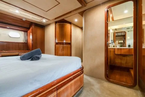 Яхта FERRETTI 80FT SOFIA