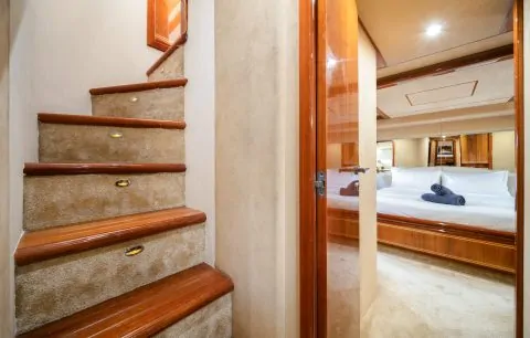 Яхта FERRETTI 80FT SOFIA