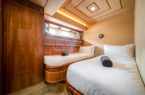 Яхта FERRETTI 80FT SOFIA