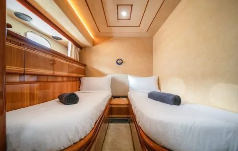 Яхта FERRETTI 80FT SOFIA