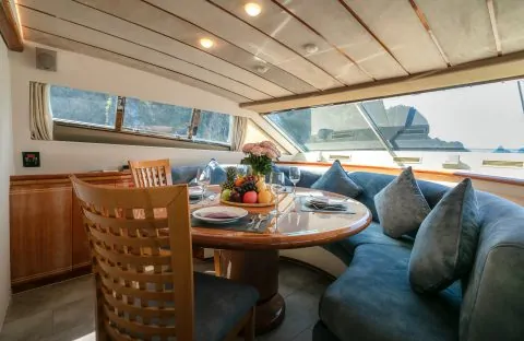 Яхта FERRETTI 80FT SOFIA