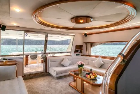 Яхта FERRETTI 80FT SOFIA