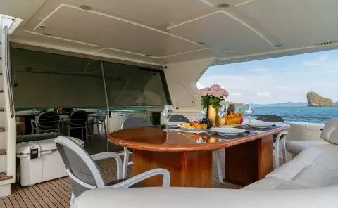 Яхта FERRETTI 80FT SOFIA