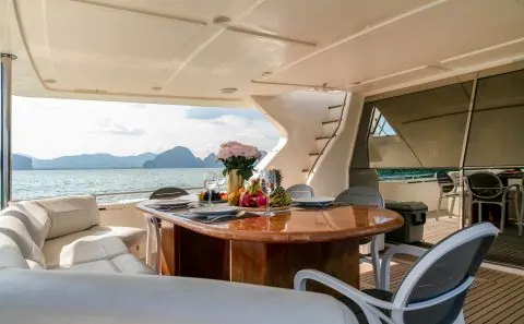 Яхта FERRETTI 80FT SOFIA