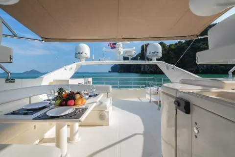 Яхта FERRETTI 80FT SOFIA
