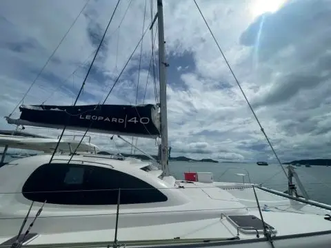 Катамаран HENNESSY 40FT