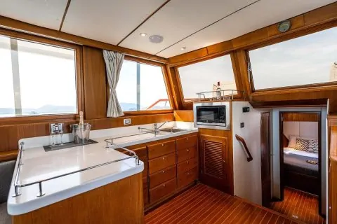 Яхта GRAND BANKS 53FT