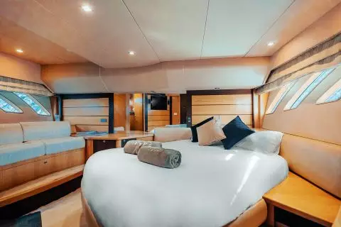 Яхта HYPE LUXURY YACHT